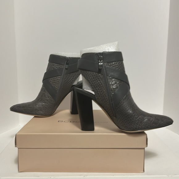 NWOT BCBGeneration Jezebelle Distressed Crocodile Dye Grey Open Back Bootie 9.5 - Picture 2 of 6